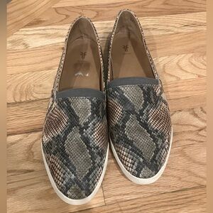 Frye Melissa Flats Size 9M Olive Snakeskin Extremely Comfortable Barely Used